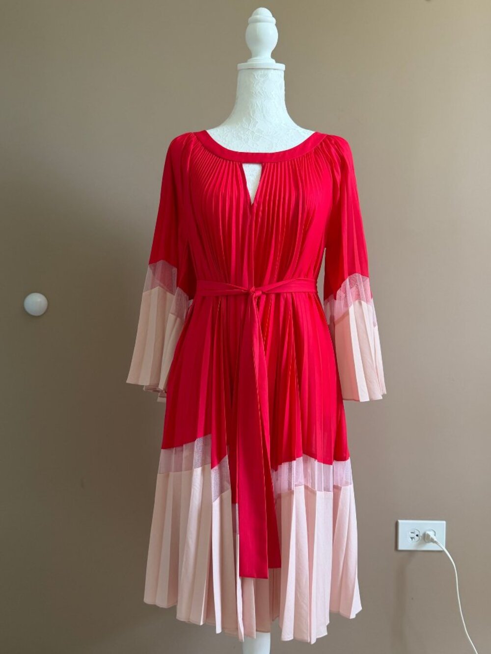 BCBGMAXAZRIA angel wing sleeves dress. Size S.